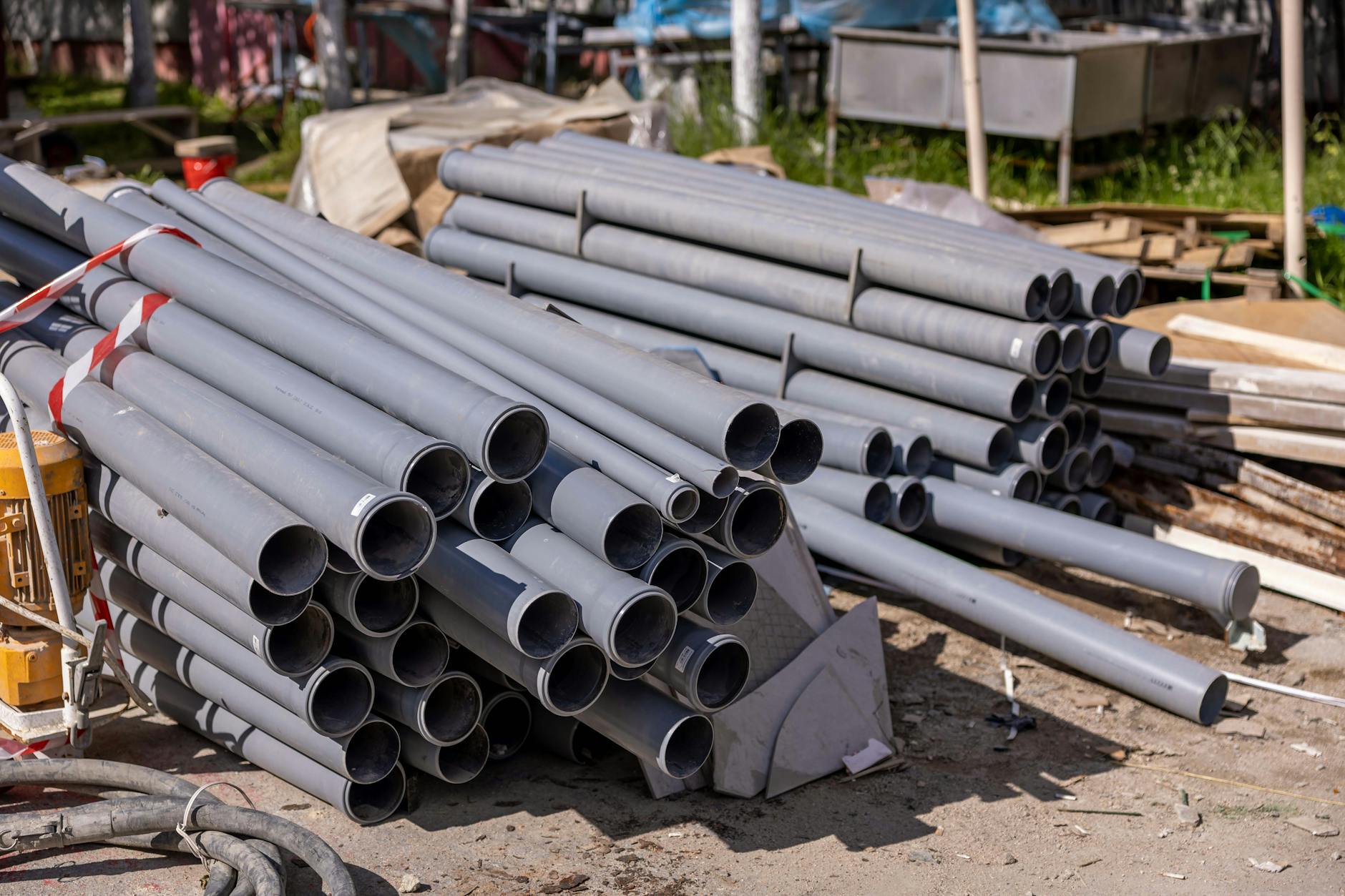 Trenchless pipe bursting with PD-33M equipment